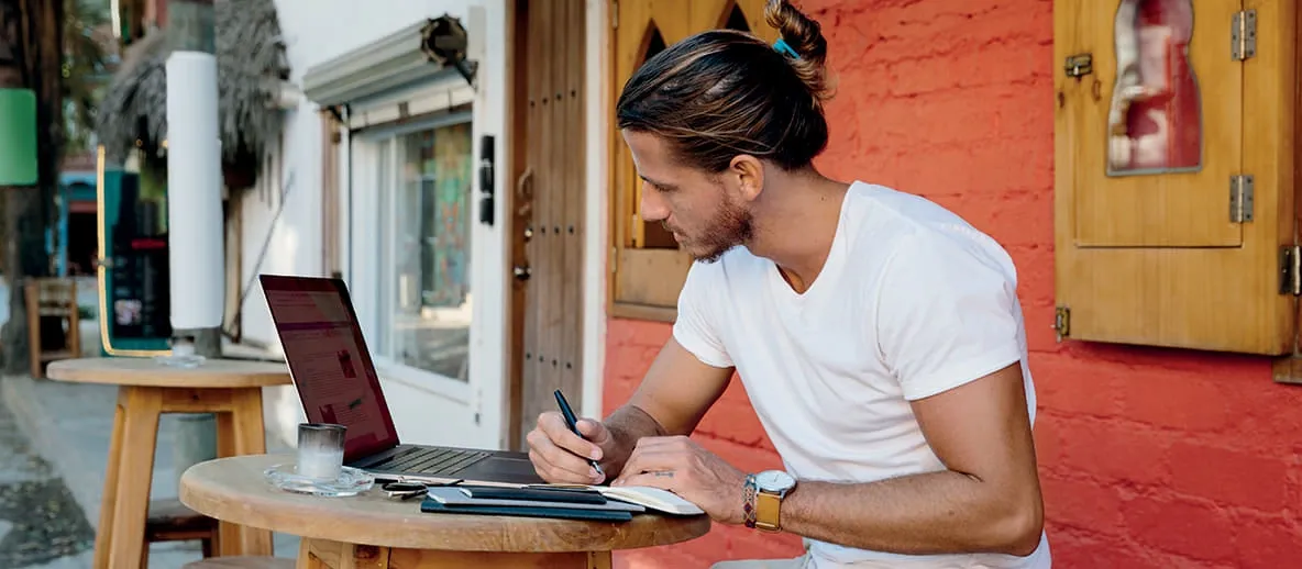 Expat researching outside at a coffee shop