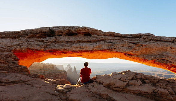 rockopening-sitting-orangeblue