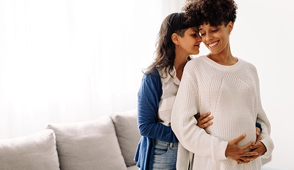 twowomen-couple-pregnant