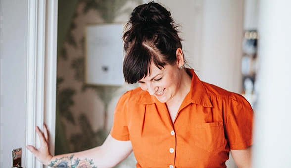 womanorangetop-doorway-tattoos