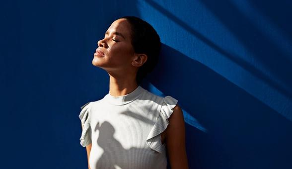 womanwhitetop-blueback-sunshine