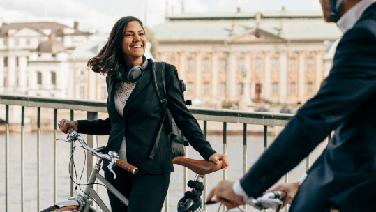 smiling-businesswoman-with-bicycle